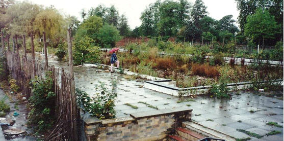 Slough Baylis Lido -After only 23 years the Lido closed. This picture was taken in 1995 agj - image