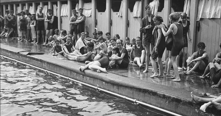 Chiswick Open Air Baths - image