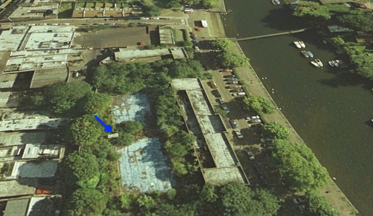 Derelict Twickenham Lido - image