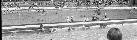 Colchester Open Air Swimming Baths - overlooking to poolimage