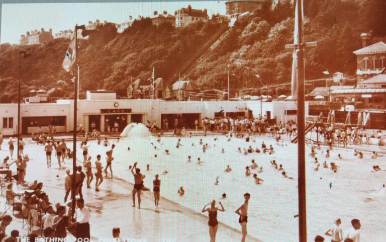 Lido fans. Folkstone Bathing Pool - image