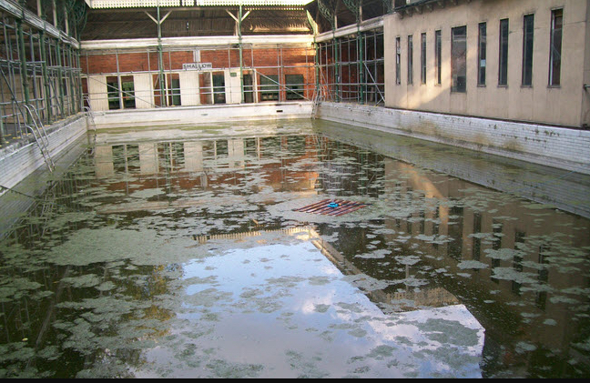 Kings Meadow Baths. Stillness of the Lido - image